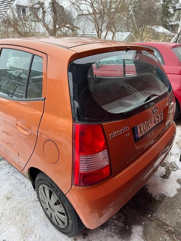 Begagnad Kia Picanto 65 HK (47 kW) 2006 Halvkombi