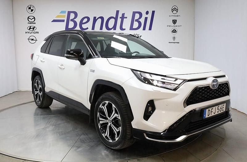 Vit Begagnad 2022 Toyota RAV4 Hybrid Style SUV | 449 800 kr (Marknadspris) - Bild 1/3
