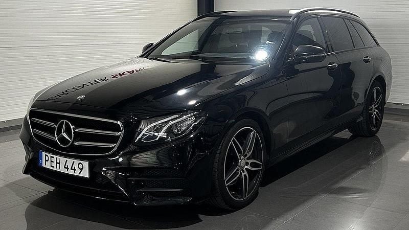 Svart Begagnad 2016 Mercedes E220 AMG line Kombi | 249 900 kr (Marknadspris) - Bild 1/4