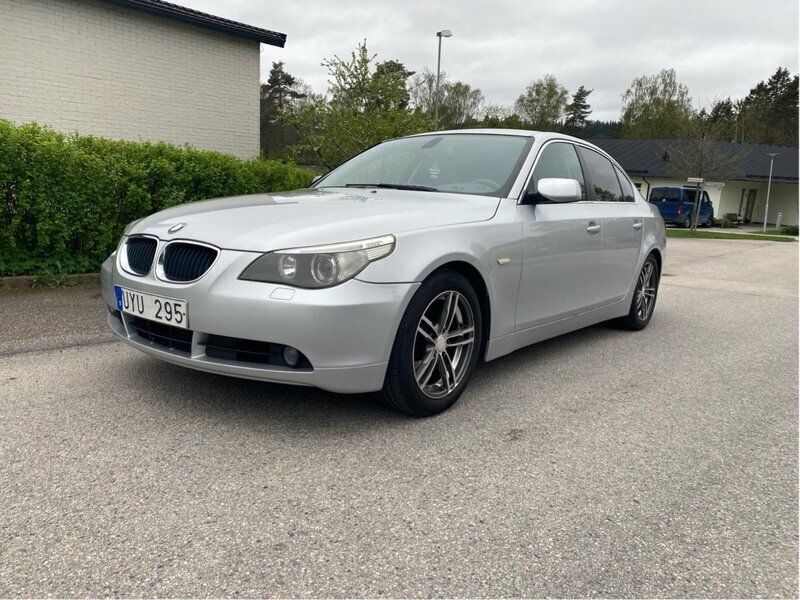 Grå Begagnad 2004 BMW 530 Sedan | 45 000 kr (Dyr) - Bild 1/4
