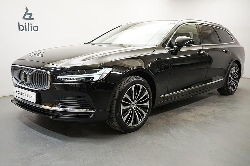 Svart Begagnad 2022 Volvo V90 Core Kombi | 409 900 kr (Marknadspris) - Bild 1/3