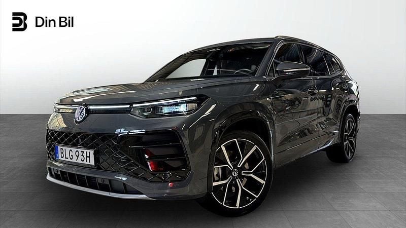 Grå Begagnad 2025 VW Tayron R-line SUV | 559 900 kr (Bra pris) - Bild 1/4
