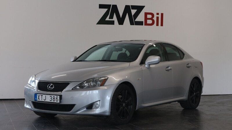 Silver Begagnad 2006 Lexus IS250 Sedan | 89 900 kr (Superpris) - Bild 1/4