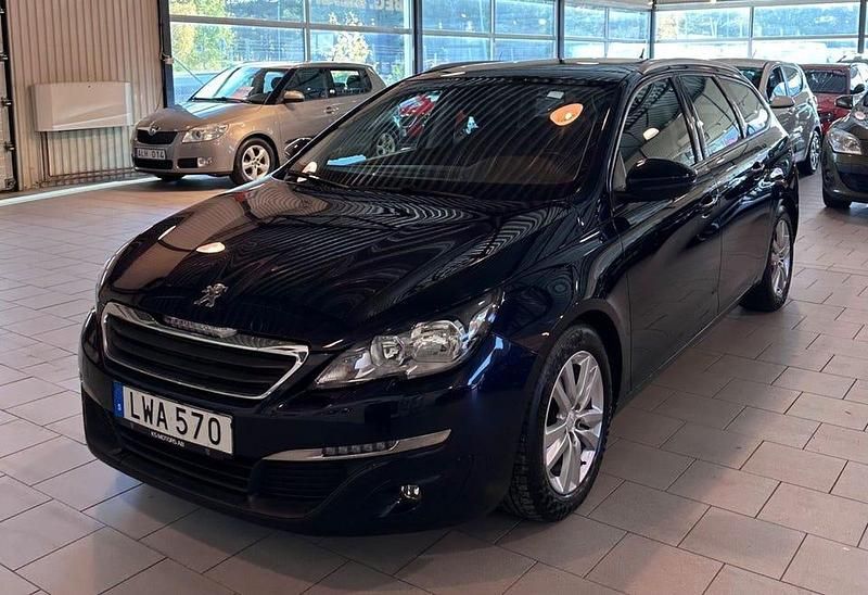Mörkblå Begagnad 2015 Peugeot 308 Active Kombi | 74 900 kr (Marknadspris) - Bild 1/4