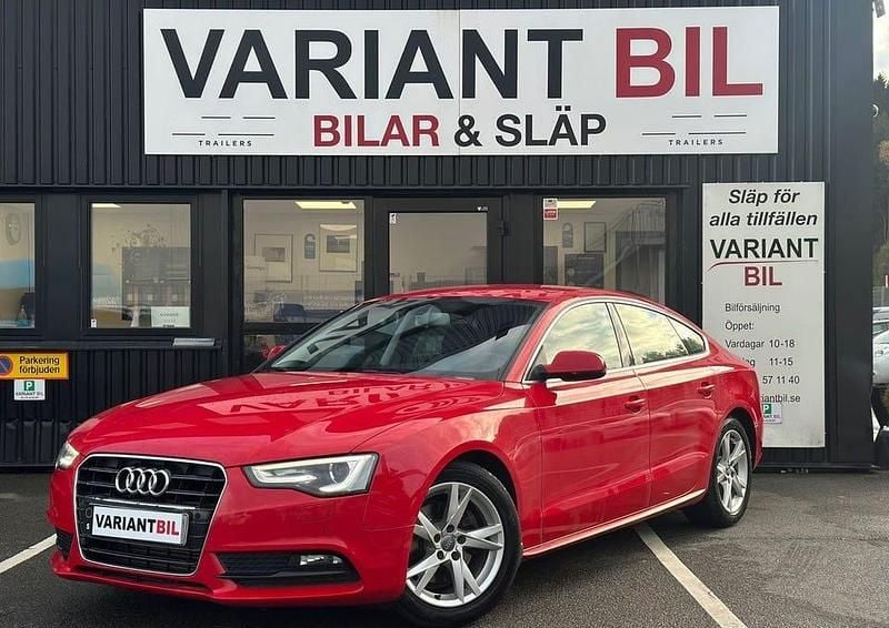 Röd Begagnad 2012 Audi A5 Sportback Comfort Halvkombi | 104 700 kr (Marknadspris) - Bild 1/4