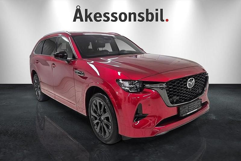 Soul red crystal Ny 2025 Mazda CX-80 Homura-Line SUV | 674 900 kr (Marknadspris) - Bild 1/4