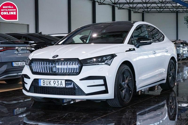 Vit Begagnad 2024 Skoda Enyaq iV RS SUV | 529 500 kr (Marknadspris) - Bild 1/4