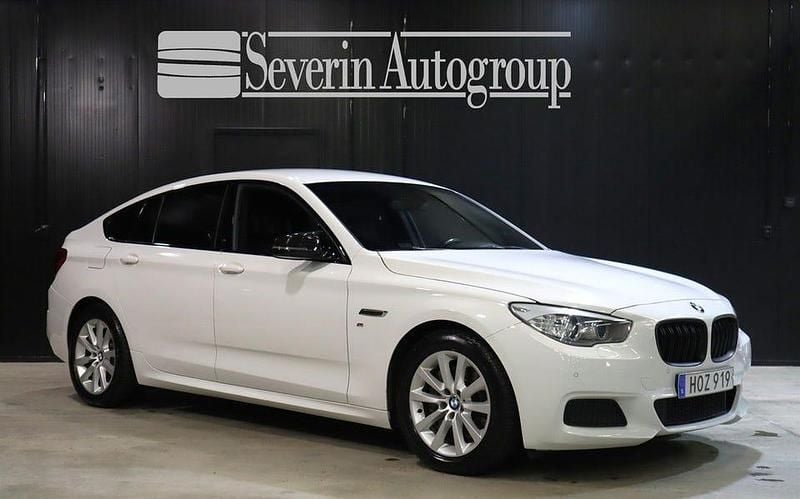 Vit metallic Begagnad 2016 BMW 530 Gran Turismo M Sport Sedan | 204 900 kr (Marknadspris) - Bild 1/4