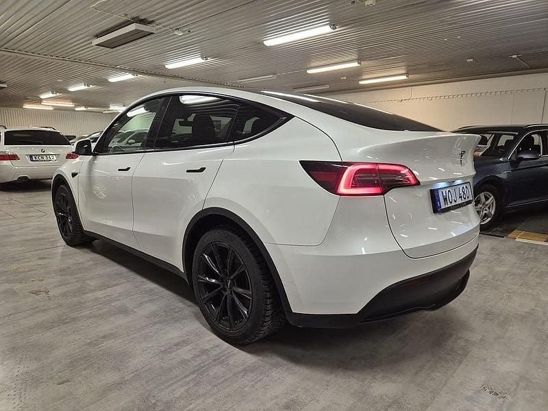 Begagnad Tesla Model Y Long Range AWD 378 kW (514 HK) 2023 Vit SUV