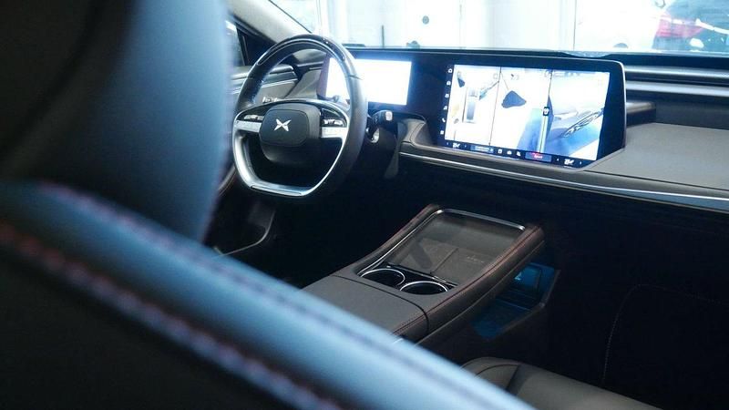 Begagnad XPENG P7 349 kW (475 HK) 2024 Svart Sedan