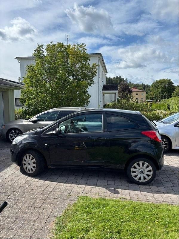 Svart Begagnad 2012 Ford Ka Titanium Halvkombi | 27 000 kr (Bra pris) - Bild 1/4