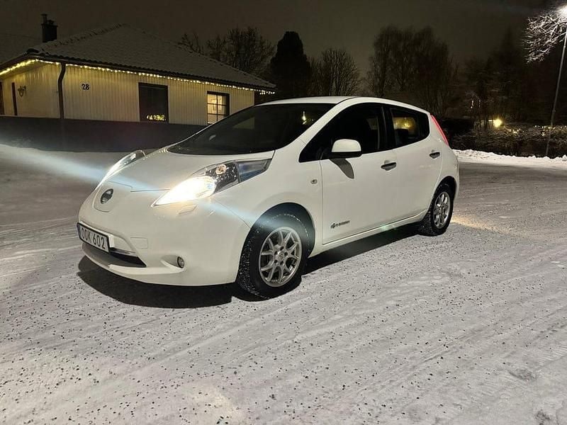 Vit Begagnad 2014 Nissan Leaf Halvkombi | 59 900 kr (Bra pris) - Bild 1/4
