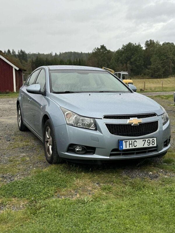 Blå Begagnad 2010 Chevrolet Cruze Sedan | 42 000 kr (Marknadspris) - Bild 1/4