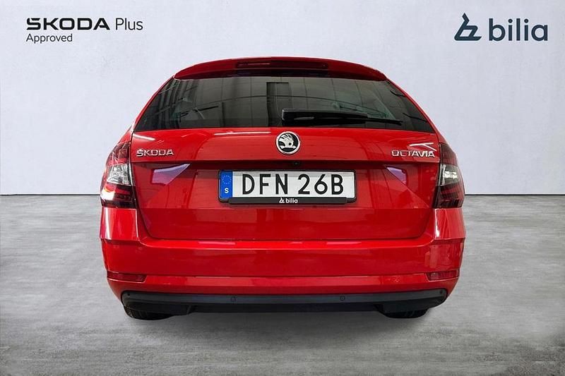 Begagnad Skoda Octavia Style 116 HK (85 kW) 2020 Röd Kombi