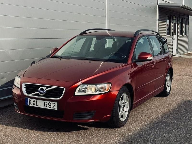 Begagnad Volvo V50 Kinetic 116 HK (85 kW) 2010 Röd Kombi