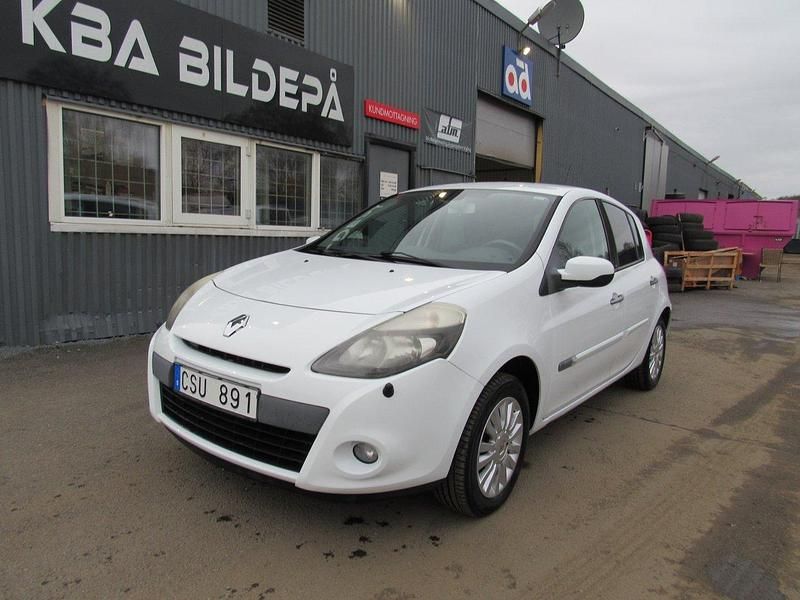 Begagnad Renault Clio R.S. 103 HK (75 kW) 2011 Vit Halvkombi