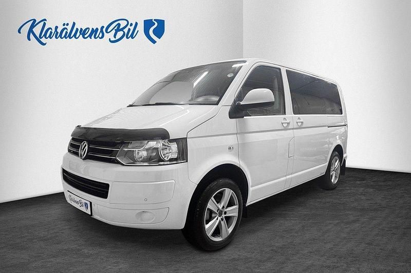 Vit Begagnad 2015 VW Caravelle Comfortline Minibuss | 224 900 kr (Marknadspris) - Bild 1/4