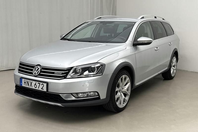 Silver Begagnad 2015 VW Passat Sedan | 135 000 kr (Superpris) - Bild 1/4