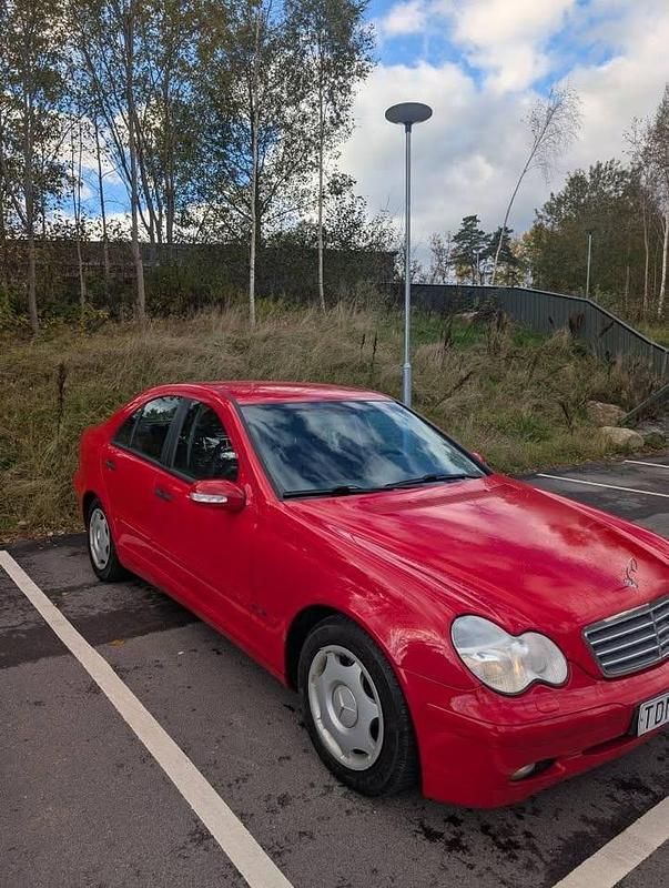 Begagnad 2002 Mercedes C180 Sedan | 24 000 kr - Bild 1/4