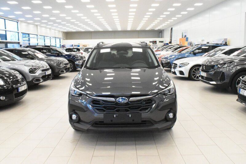 Grå (gråmetallic) Begagnad 2024 Subaru Crosstrek SUV | 399 900 kr (Marknadspris) - Bild 1/4