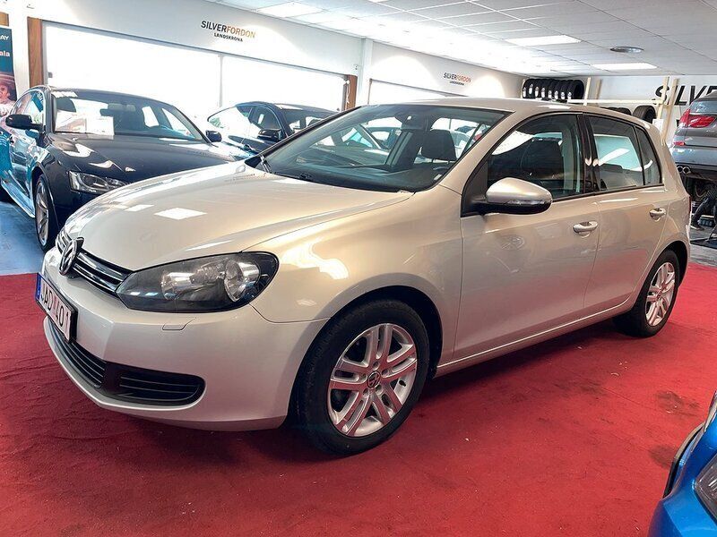 Ljusbrun Begagnad 2008 VW Golf VI Halvkombi | 49 900 kr (Marknadspris) - Bild 1/4