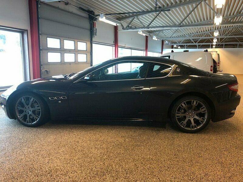 Mörkgrå Begagnad 2008 Maserati Granturismo Sportkupé | 379 000 kr - Bild 1/4