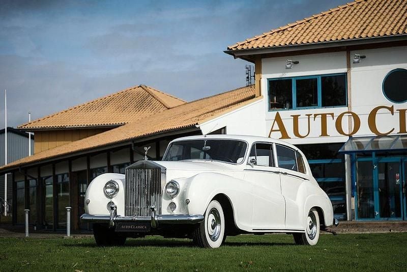 Vit Begagnad 1953 Rolls Royce Wraith Sportkupé | 349 000 kr - Bild 1/4