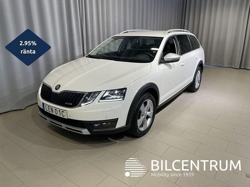 Vit Begagnad 2019 Skoda Octavia Scout Kombi | 199 800 kr - Bild 1/4
