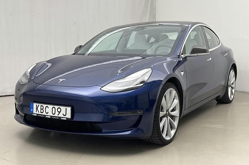 Blå Begagnad 2019 Tesla Model 3 Performance Sedan | 260 000 kr (Superpris) - Bild 1/4