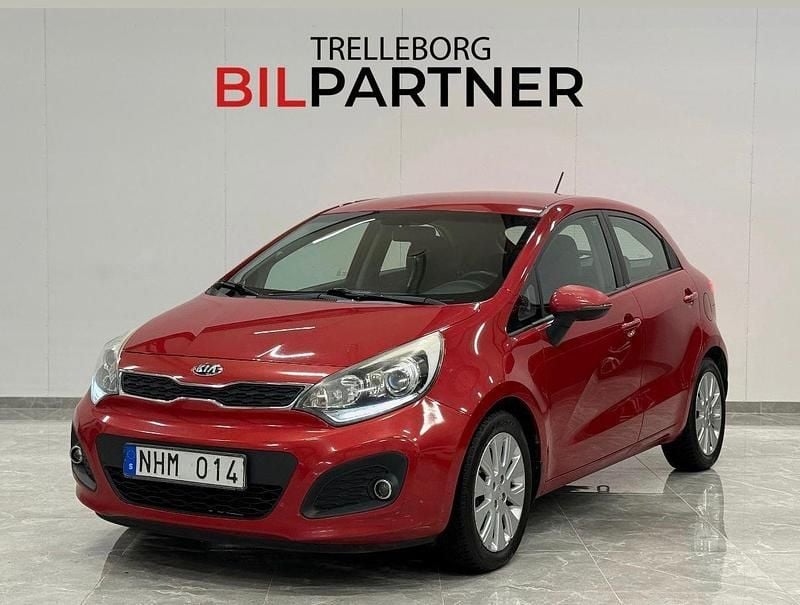 Röd Begagnad 2013 Kia Rio Halvkombi | 34 900 kr (Marknadspris) - Bild 1/4