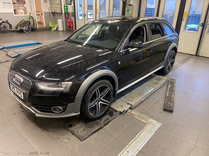 Svart Begagnad 2015 Audi A4 Allroad Kombi | 139 800 kr (Marknadspris) - Bild 1/4