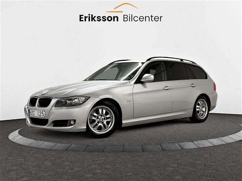 Ljusgrå Begagnad 2008 BMW 320 Kombi | 79 900 kr (Marknadspris) - Bild 1/4