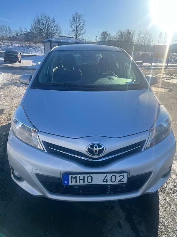 Begagnad Toyota Yaris 69 HK (50 kW) 2012 Halvkombi