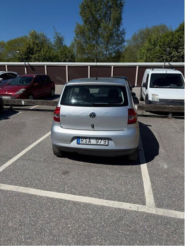 Silver Begagnad 2010 VW Fox Halvkombi | 16 000 kr - Bild 1/4