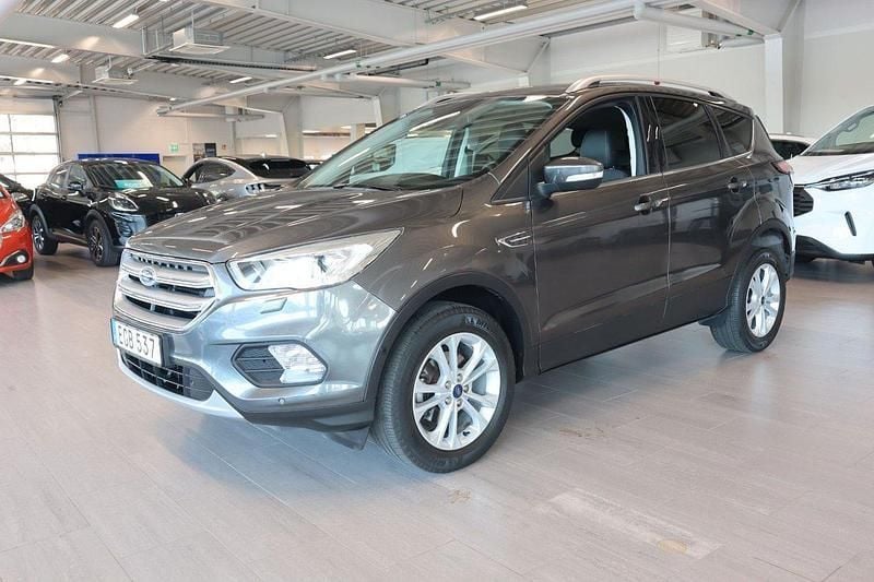 Grå Begagnad 2018 Ford Kuga Titanium SUV | 159 800 kr (Superpris) - Bild 1/4