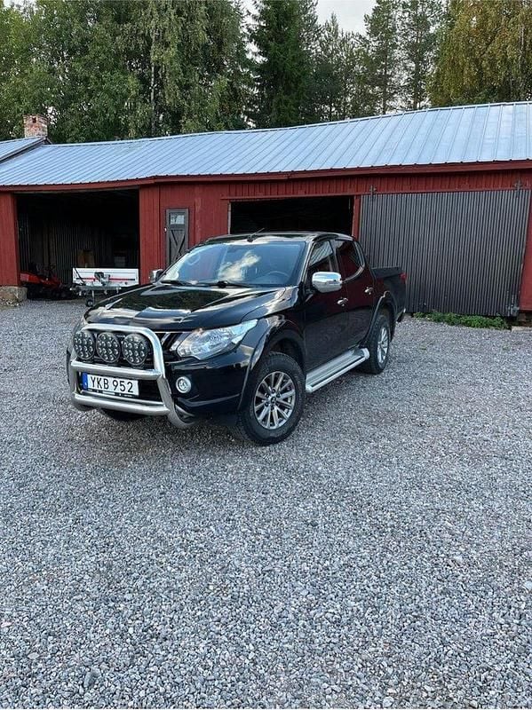 Svart Begagnad 2017 Mitsubishi L200 Pickup | 190 000 kr (Superpris) - Bild 1/3