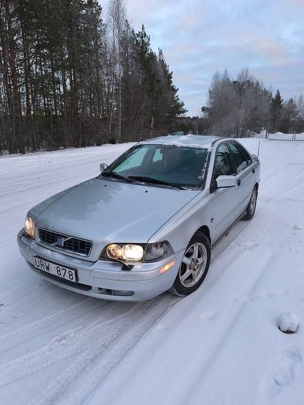 Begagnad 2004 Volvo S40 Sedan | 17 000 kr (Bra pris) - Bild 1/4
