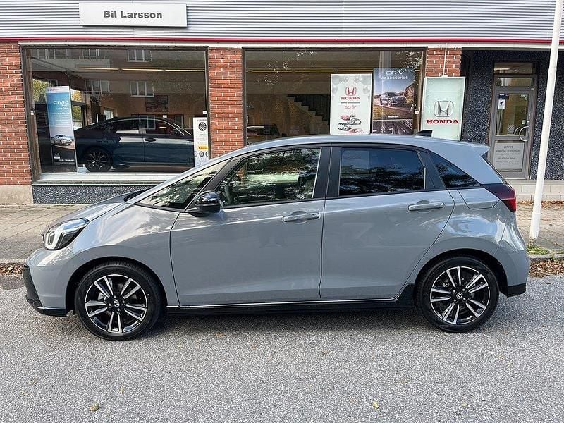 Grå Ny 2025 Honda Jazz Advance Halvkombi | 304 900 kr (Marknadspris) - Bild 1/4