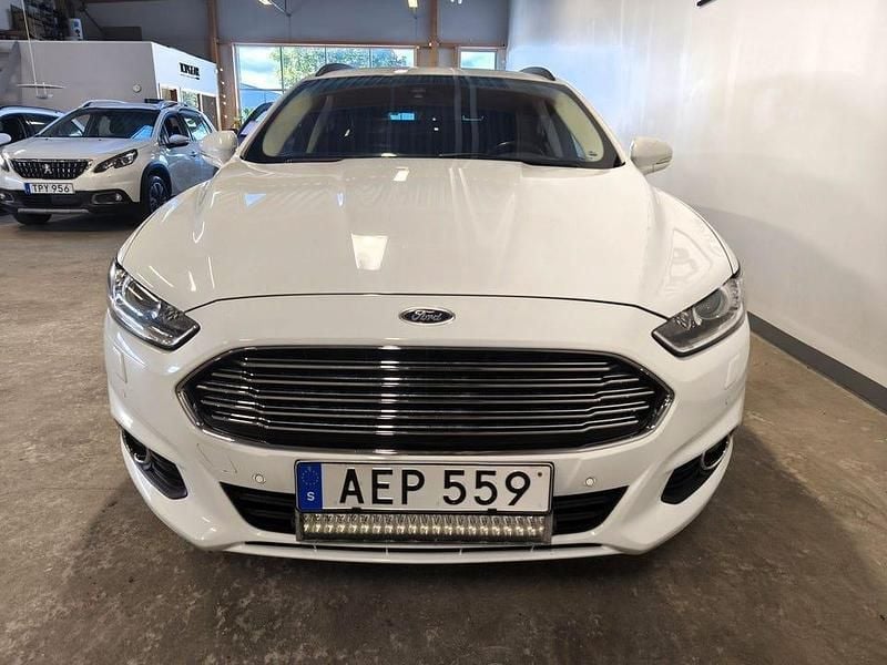 Begagnad Ford Mondeo Trend 160 HK (117 kW) 2016 Vit Kombi