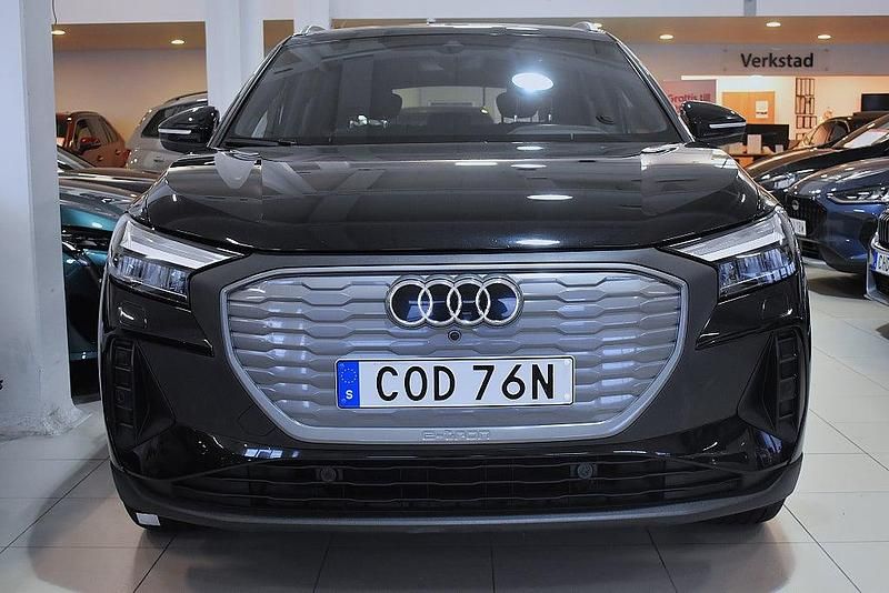 Begagnad Audi Q4 e-tron Proline 150 kW (204 HK) 2022 Myth black metallic SUV