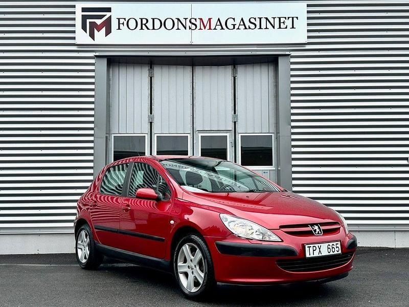 Röd Begagnad 2002 Peugeot 307 Halvkombi | 19 800 kr (Marknadspris) - Bild 1/4