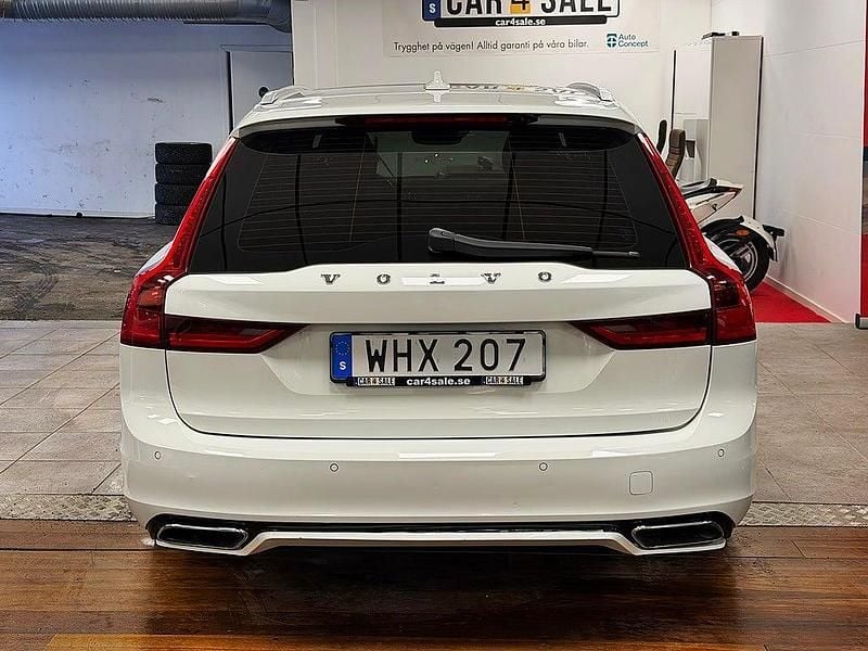 Begagnad Volvo V90 R-Design 150 HK (110 kW) 2017 Vit Kombi