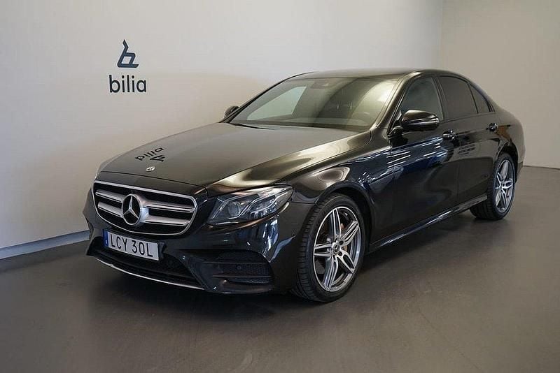 Svart Begagnad 2019 Mercedes E220 AMG line Sedan | 329 500 kr (Marknadspris) - Bild 1/4