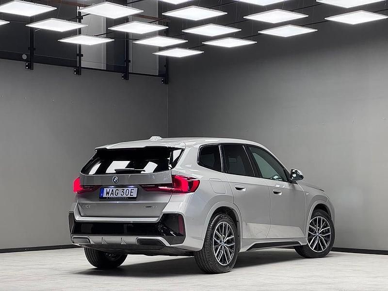 Begagnad BMW iX1 M Sport 230 kW (313 HK) 2023 Silver SUV