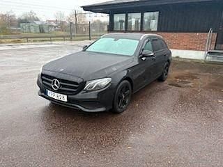 Svart Begagnad 2018 Mercedes E200 Avantgarde Kombi | 189 900 kr (Marknadspris) - Bild 1/4