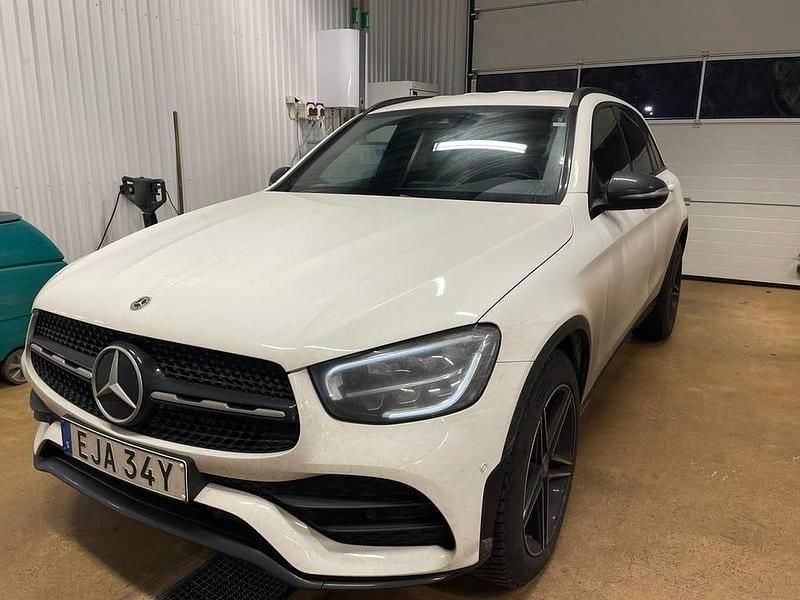 Vit Begagnad 2022 Mercedes GLC220 | 459 000 kr (Dyr) - Bild 1/2
