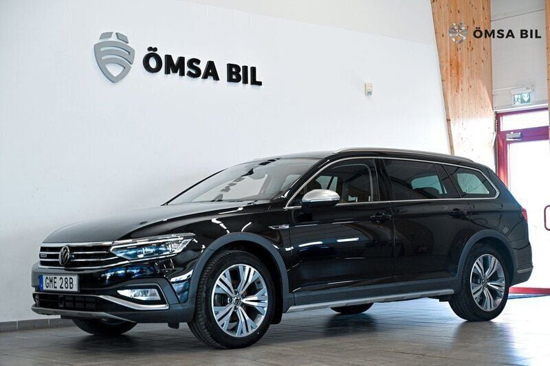 Svart Begagnad 2022 VW Passat Alltrack Executive Kombi | 268 900 kr (Bra pris) - Bild 1/4