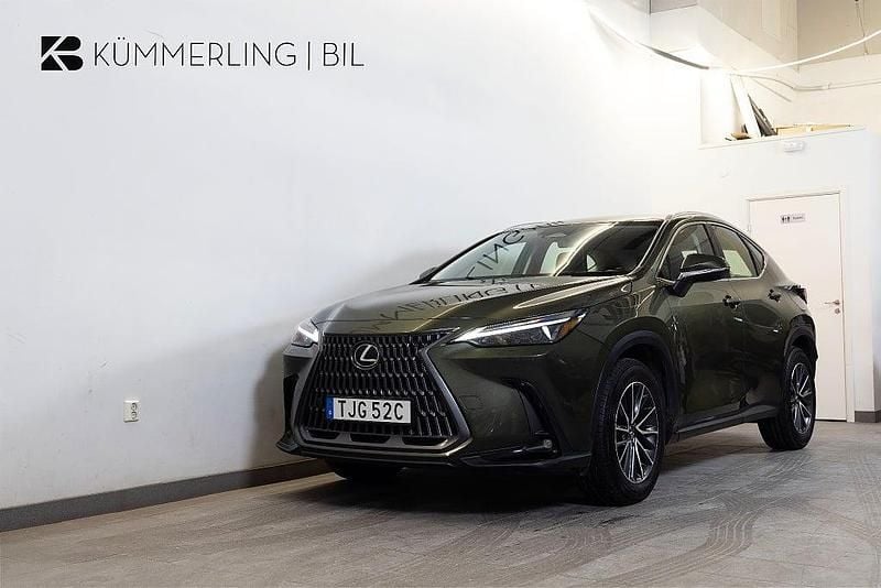 Grön Begagnad 2024 Lexus NX350h Business Edition SUV | 479 900 kr (Bra pris) - Bild 1/4