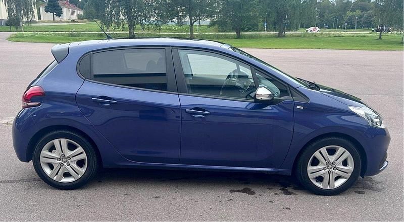 Blå Begagnad 2016 Peugeot 208 Halvkombi | 80 000 kr (Marknadspris) - Bild 1/4