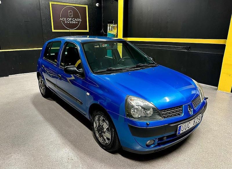 Blå Begagnad 2003 Renault Clio II Halvkombi | 24 990 kr (Lite dyr) - Bild 1/4